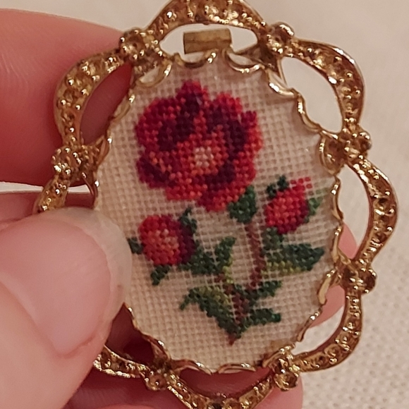 Vintage Petit Point Rose Brooch - Picture 3 of 4
